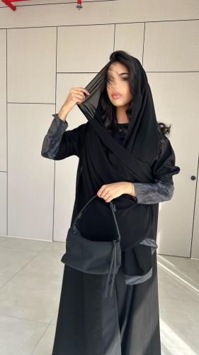 عباية كريب اسود مع تدخيله شيفون رصاصي