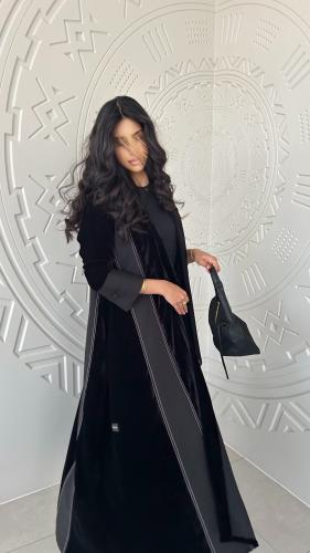 عباية مخمل اسود مع تفته اسود
