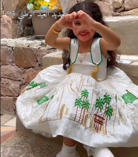 فستان جديد وأنيق