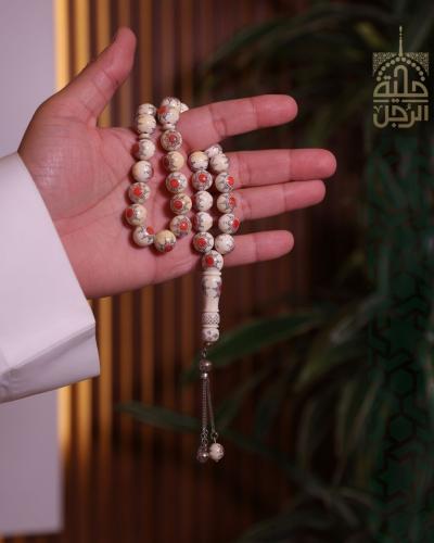 سبحة من عاج الفيل مطعم بكسر المرجان الأحمر و الفضة