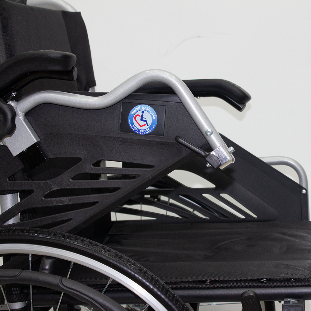 كرسي متحرك مطور KY 903 LACX46 كفر 24 إنش عملي ومتين