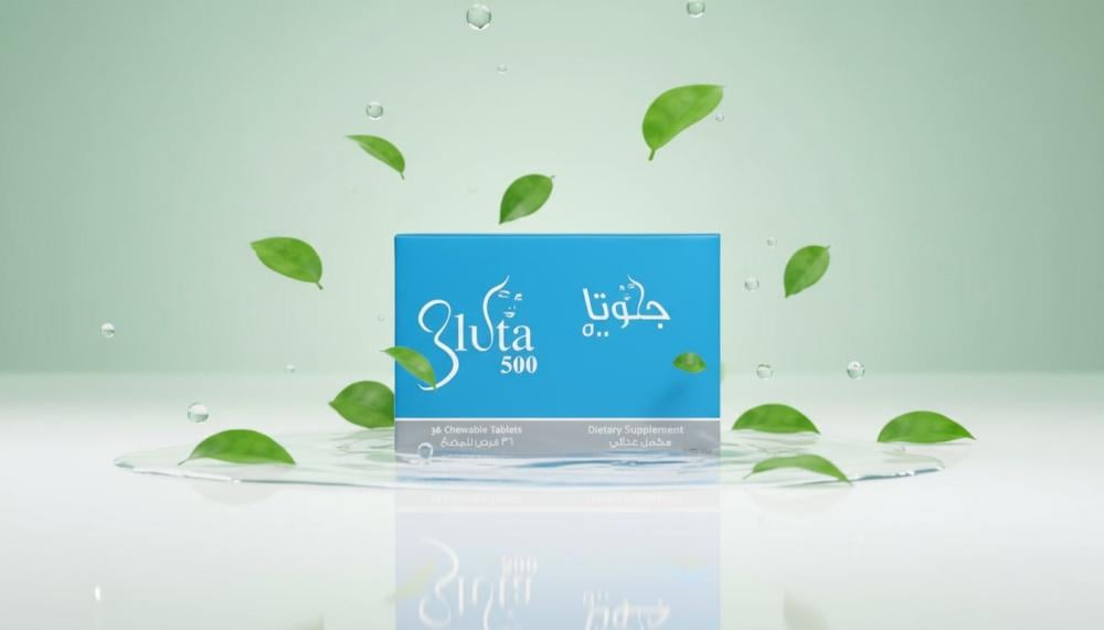 علبة جلوتا 500 من TAW مع اوراق خضراء وماء يعبر عن الديتوكس