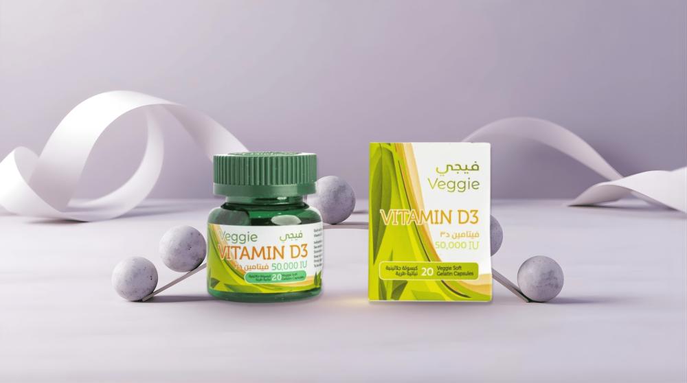 صورة مكمل فيتامين دال مع كبسولات مرتبة من تاو توضح خطوة غذائية لتنظيم