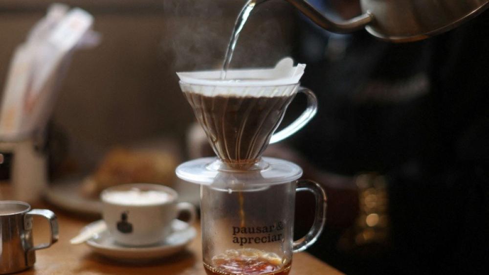 ☕ دليل القهوة المقطرة للمبتدئين: كيف تحضر كوب قهوة مثالي في المنزل.