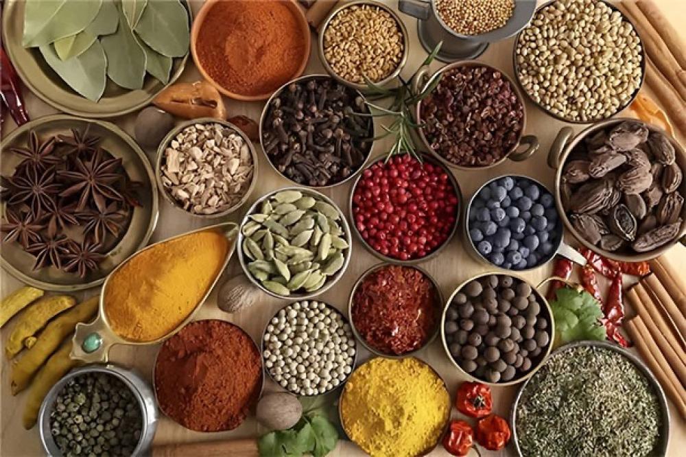 كيف يمكن للبهارات أن تحسن صحتك وتضيف نكهة لذيذة لوجباتك؟