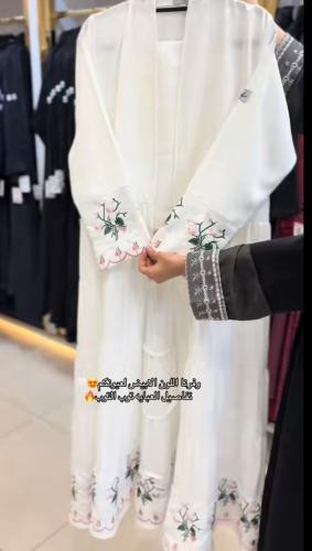 عبايه زهراء اللون اوف وايت