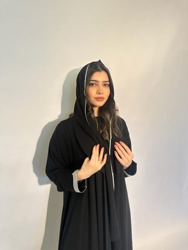 عبايه امواج لون اسود قيطان ابيض