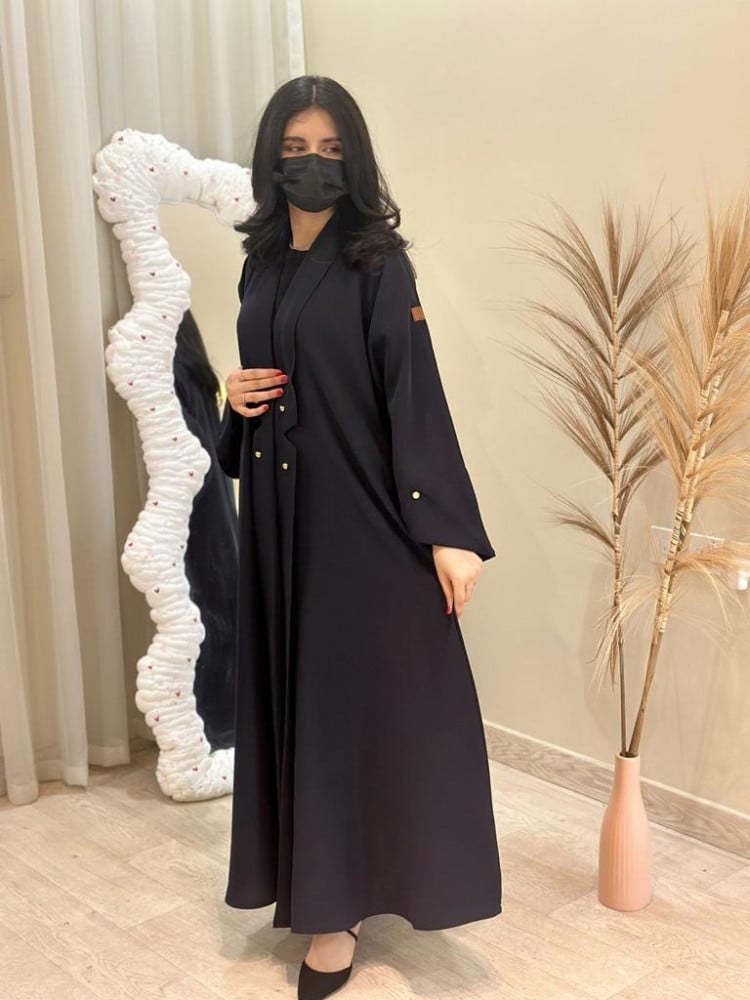 عبايه لون اسود بازرار ذهبيه