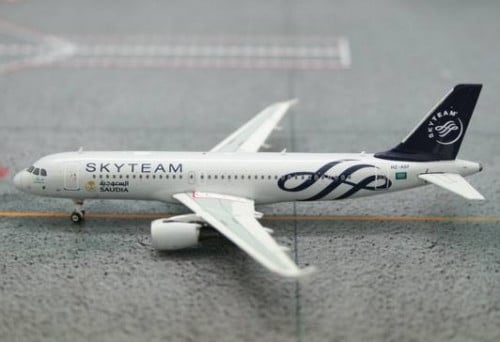 مجسم الخطوط السعودية A320 سكاي تيم مقاس 1:400