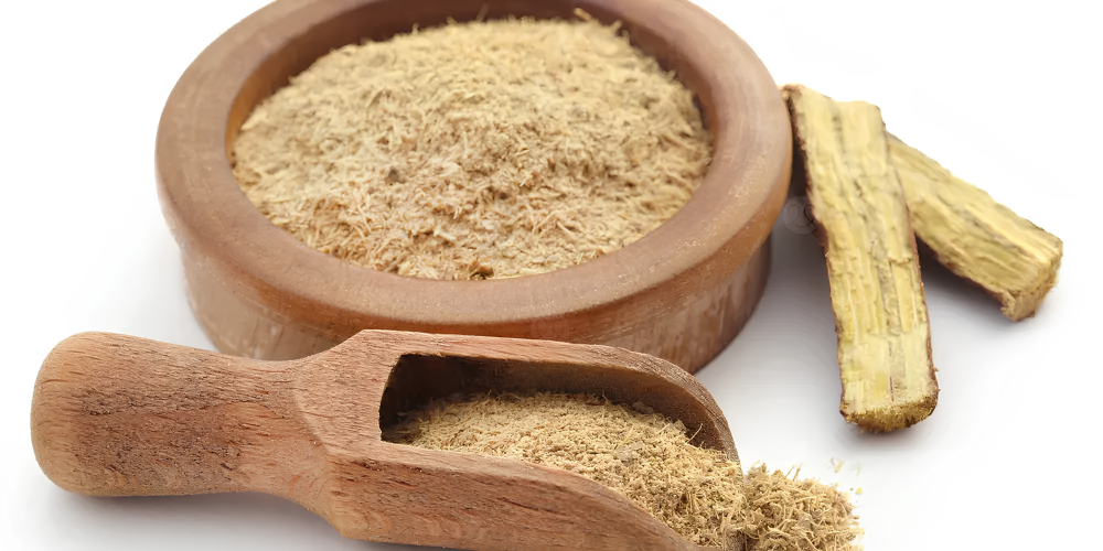 عرق السوس أم القهوة؟ لماذا بدأ كثير من الناس يستبدلون مشروباتهم اليومية بعرق السوس المطحون؟