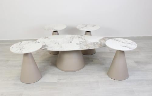 طقم طاولات خدمة 5 قطع بقواعد مخروطية