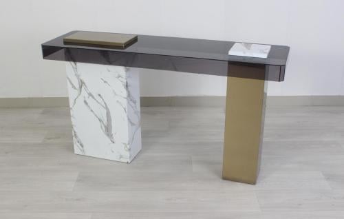 مدخل زجاجي بقاعدتين رخام