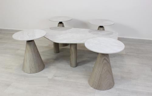 طقم طاولات بتصميم عصري بلون بيج و قاعدة مخروطية