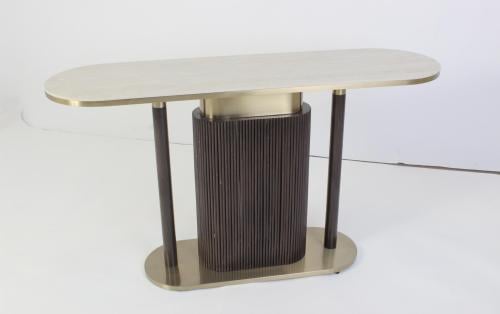 مدخل كونسول بتصميم ذهبي وبني