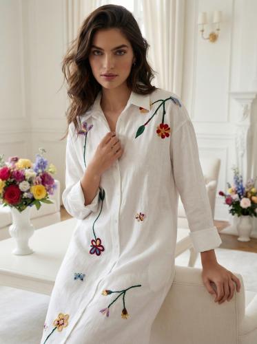 ثوب مطرز ورود