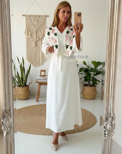 فستان مطرز راقي مع حزام