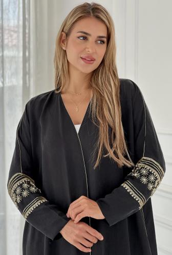 عباية اكمام مطرزة