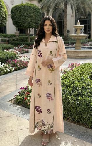 ثوب مطرز خربزي