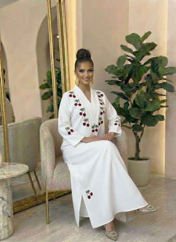 ثوب الكرز ابيض ثياب جيجي بوتيك