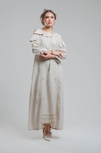 ثوب بتطريز يدوي