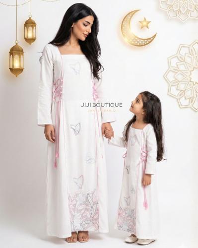 فستان الورد و فراشات تطريز مفرغ