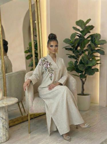 ثوب بيج مطرز