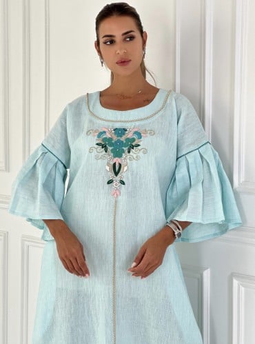 ثوب مطرز سماوي