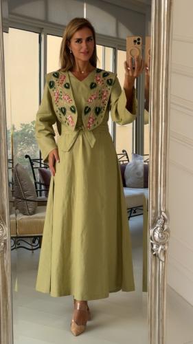 فستان مطرز أخضر راقي مع حزام