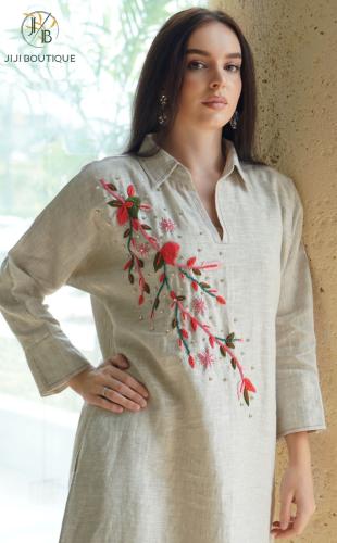 ثوب تطريز من الصدر