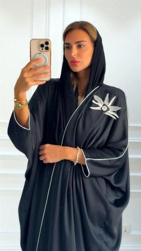 عباية الوردة عبايات جيجي بوتيك