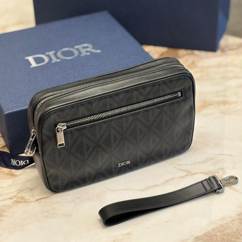 Dior pouch