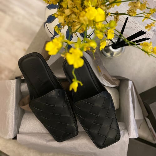 BottegaVeneta أسود