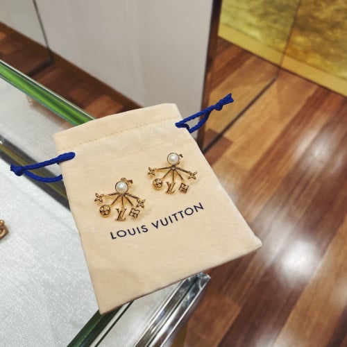 LouisVuitton حلق أنيق