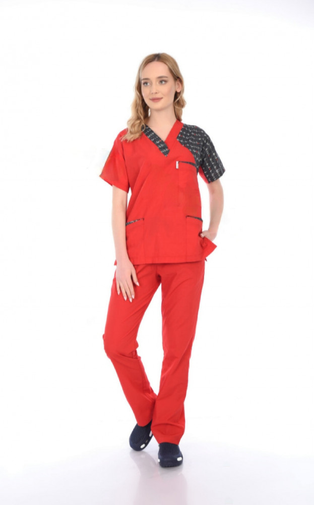 طقم سكراب نسائي أحمر برسومات أنيقه - خامة تريكوتون