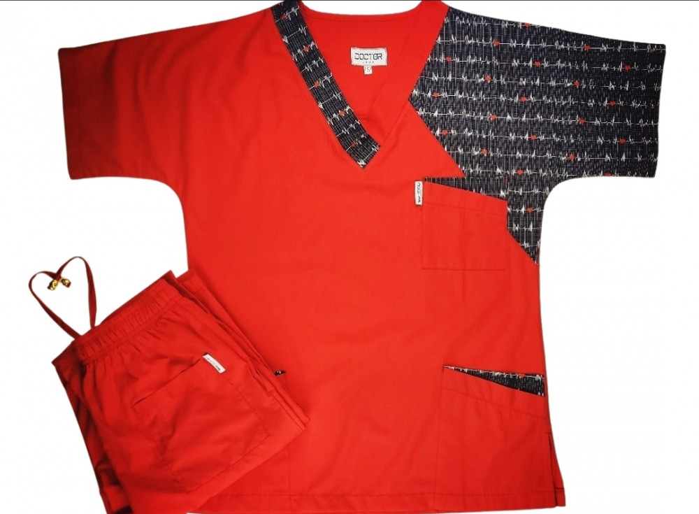 طقم سكراب نسائي أحمر برسومات أنيقه - خامة تريكوتون