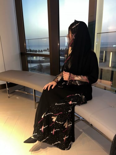 عباية بكسرة وتطريز