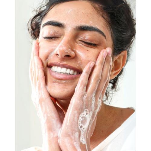 غسول مغذي للوجه بطين البحر الميت