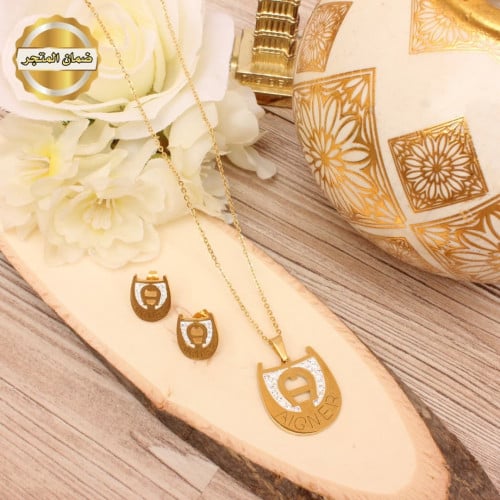 طقم نسائي