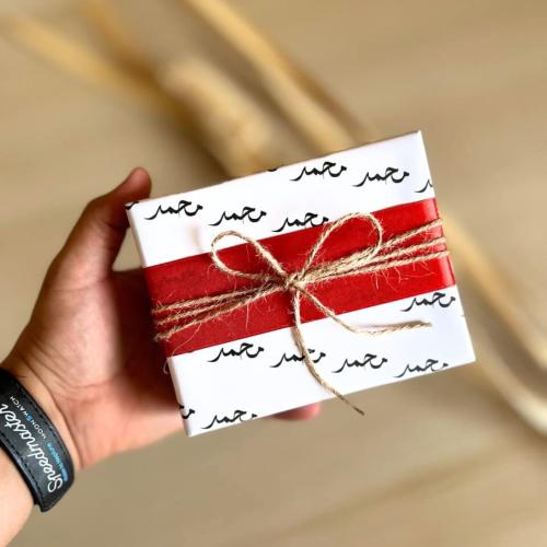 تغليف بورق بالاسم على حسب الطلب