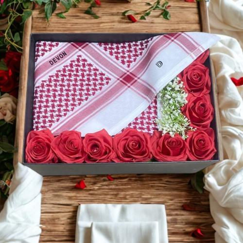 هدية فاخرة للرجال شماغ أحمر وورود حمراء