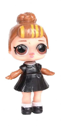 مجسم لعبه على شكل بنت حجم 8 سم تقريبا