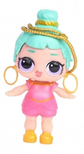 مجسم لعبه على شكل بنت حجم 8 سم تقريبا