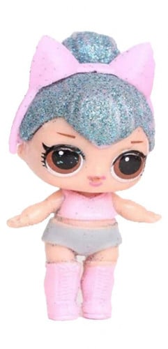 مجسم لعبه على شكل بنت حجم 8 سم تقريبا