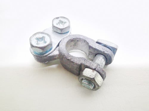 موصل بطاريات صغير