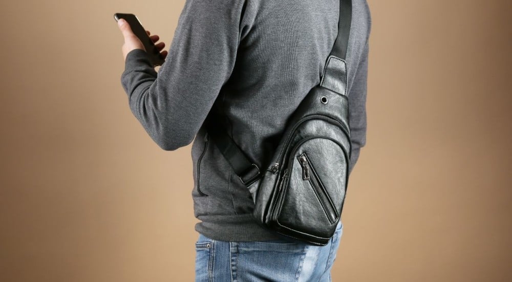 تعرف علي افضل 11 ماركة لحقائب الرجال العالمية بالاسعار