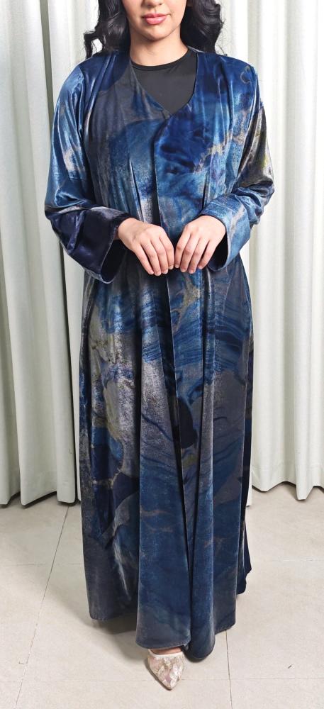 عباية شتوية ملونة: لمسة من الأناقة في موسم البرد