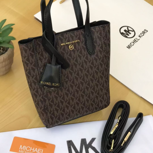 شنطة مايكل كورس