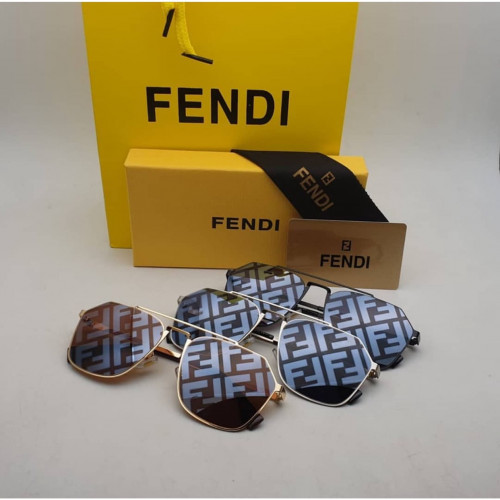 نظارة فندي متوفر اللون الاسود