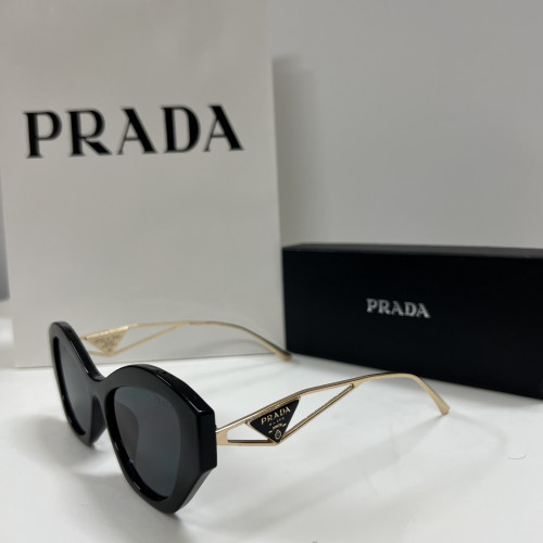 نظارة برادا