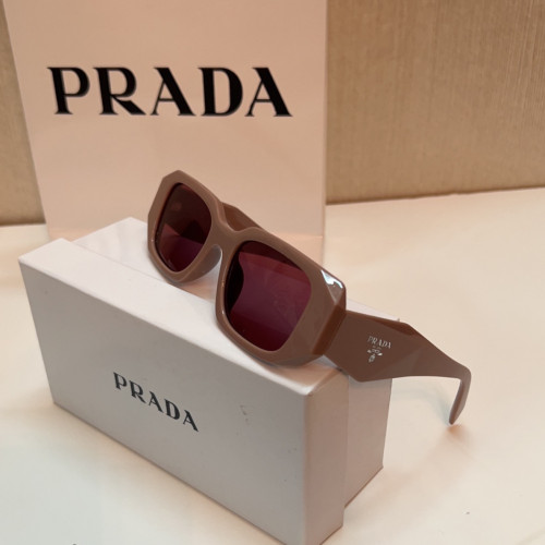 نظارة برادا